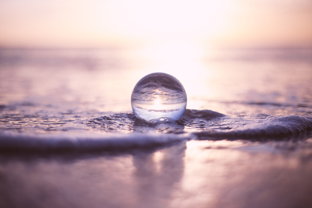 Tilt Shift Lens Photography of Water Droplet